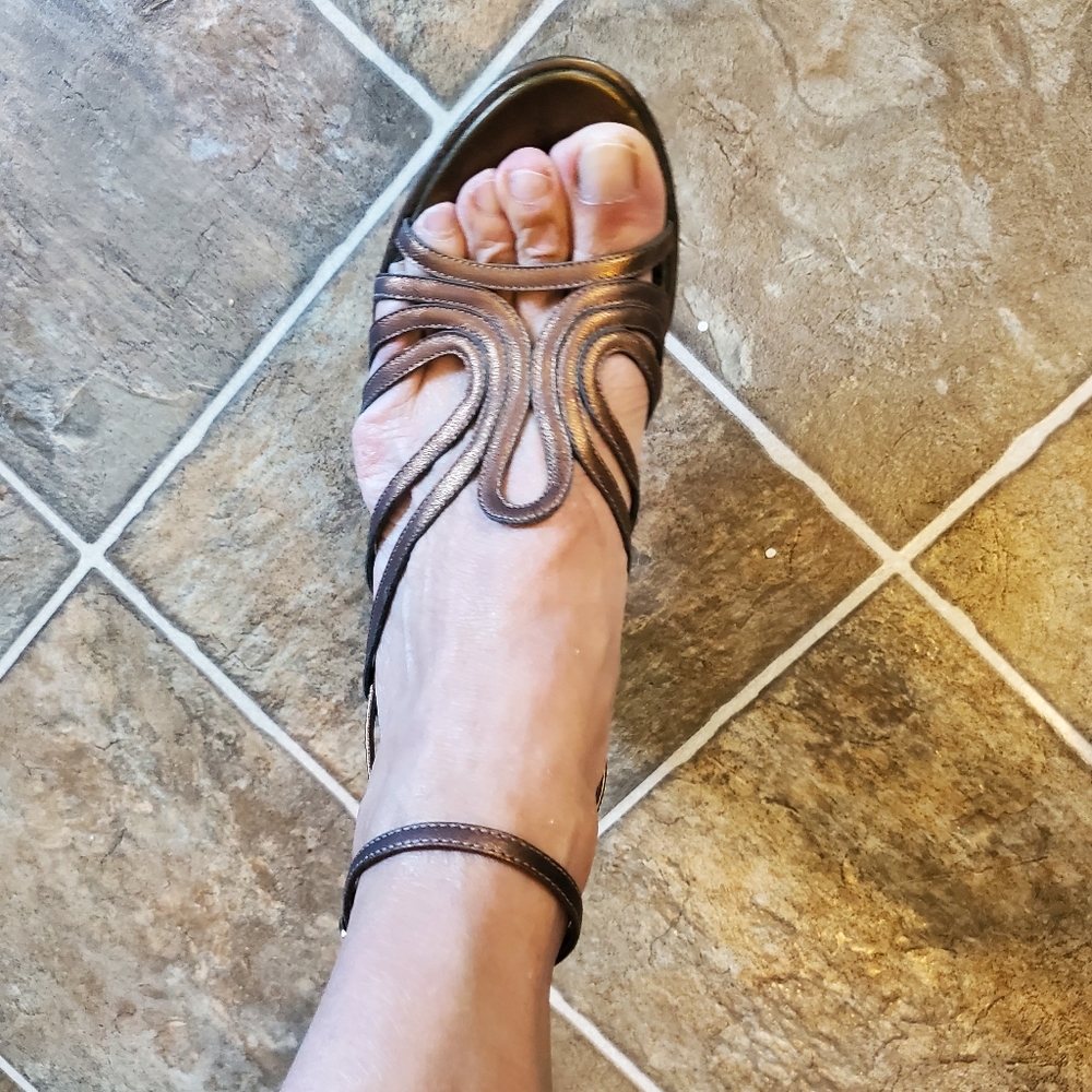 Shoes - Picture 4 of 11